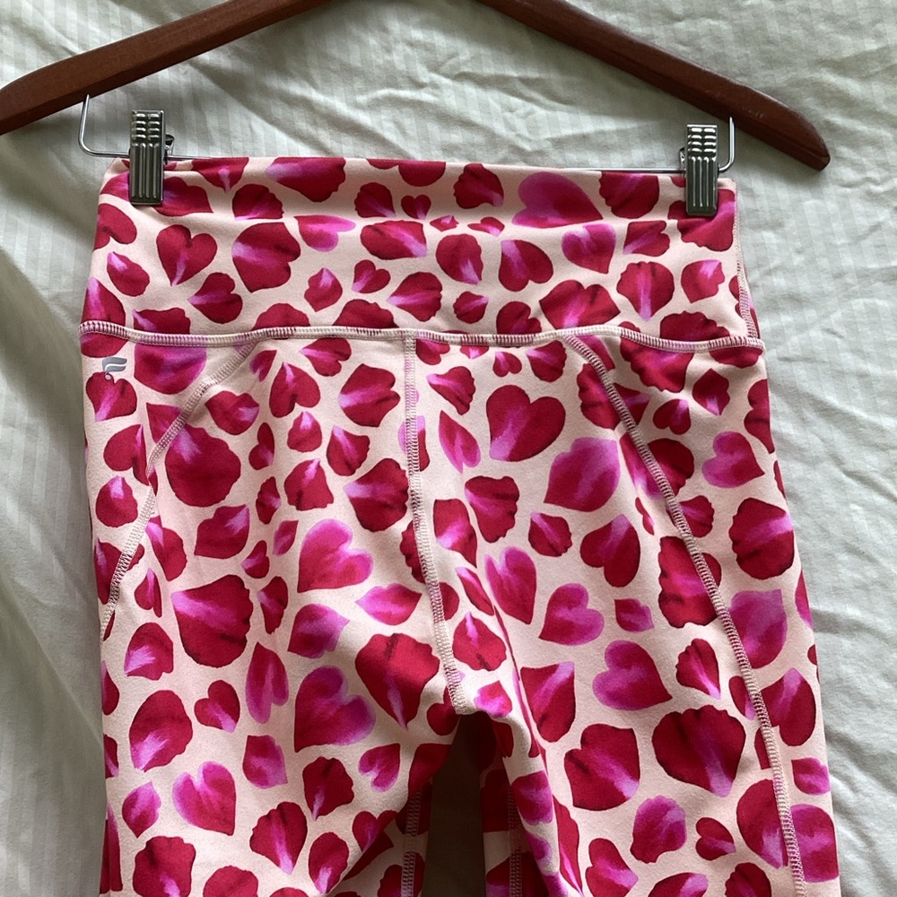 Fabletics Powerhold Heart Petal Pattern Leggings in Pink and Red, size XS - Picture 5 of 7
